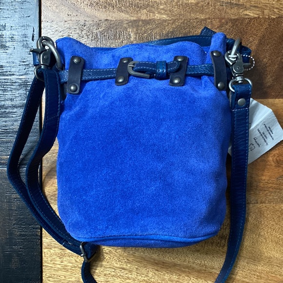 Free People soren suede bucket bag in rinsed cobalt blue NWT - Picture 7 of 10